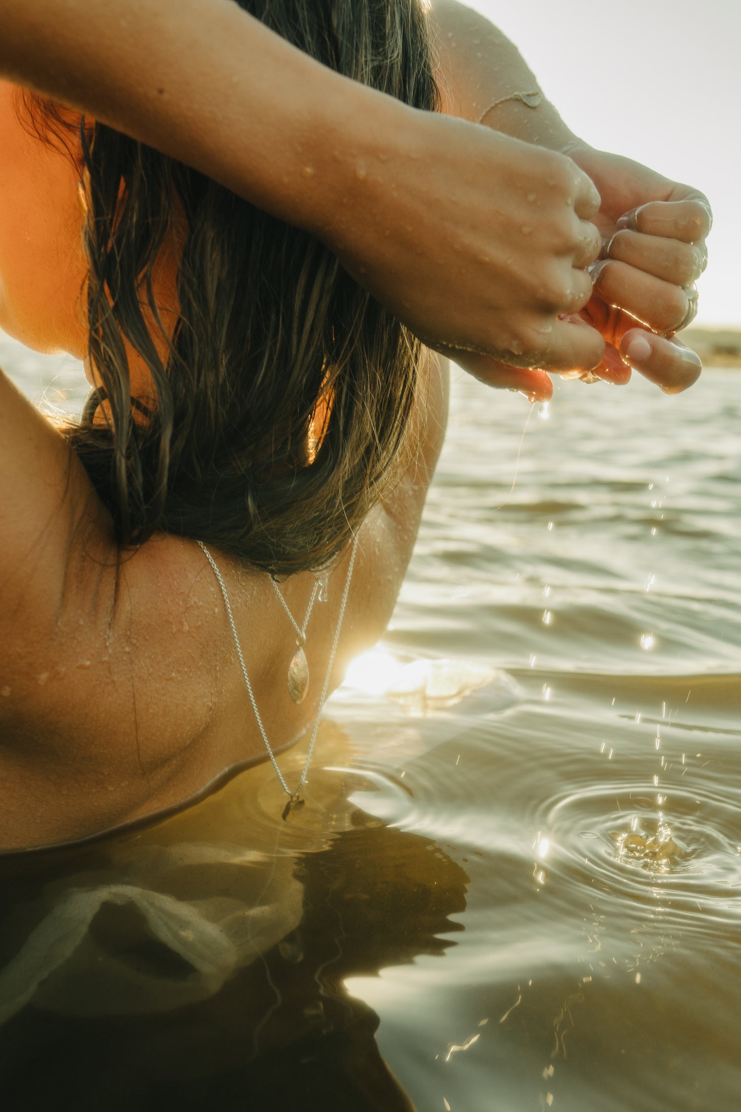 Die kleine Herzmuschel aus Wassersleben in Gold für den Hals