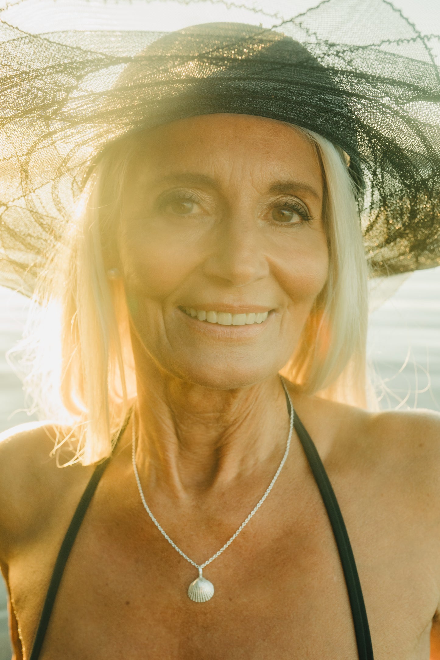 Die kleine Herzmuschel aus Wassersleben in Silber für das Ohr