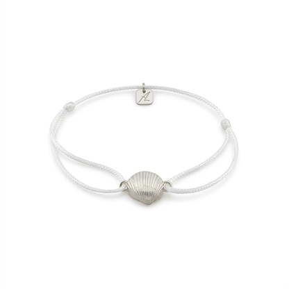Die Herzmuschel aus Wassersleben S in 935/- Silber und Textilband für den Arm